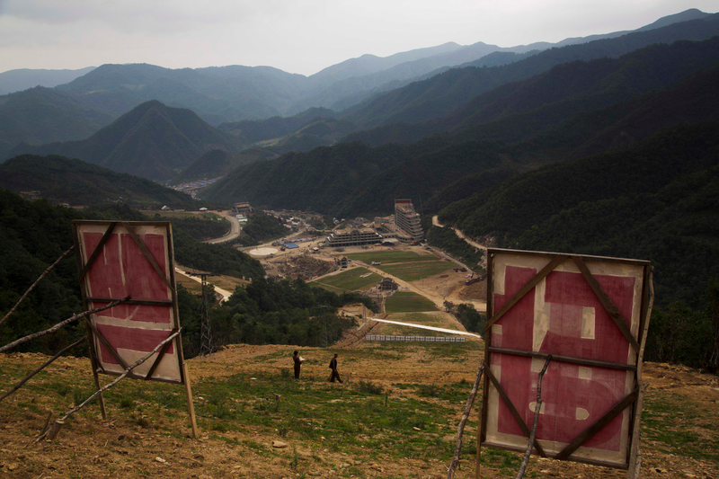 Illustration for article titled Look At These Bleak Photos Of North Korea's First Ski Resort